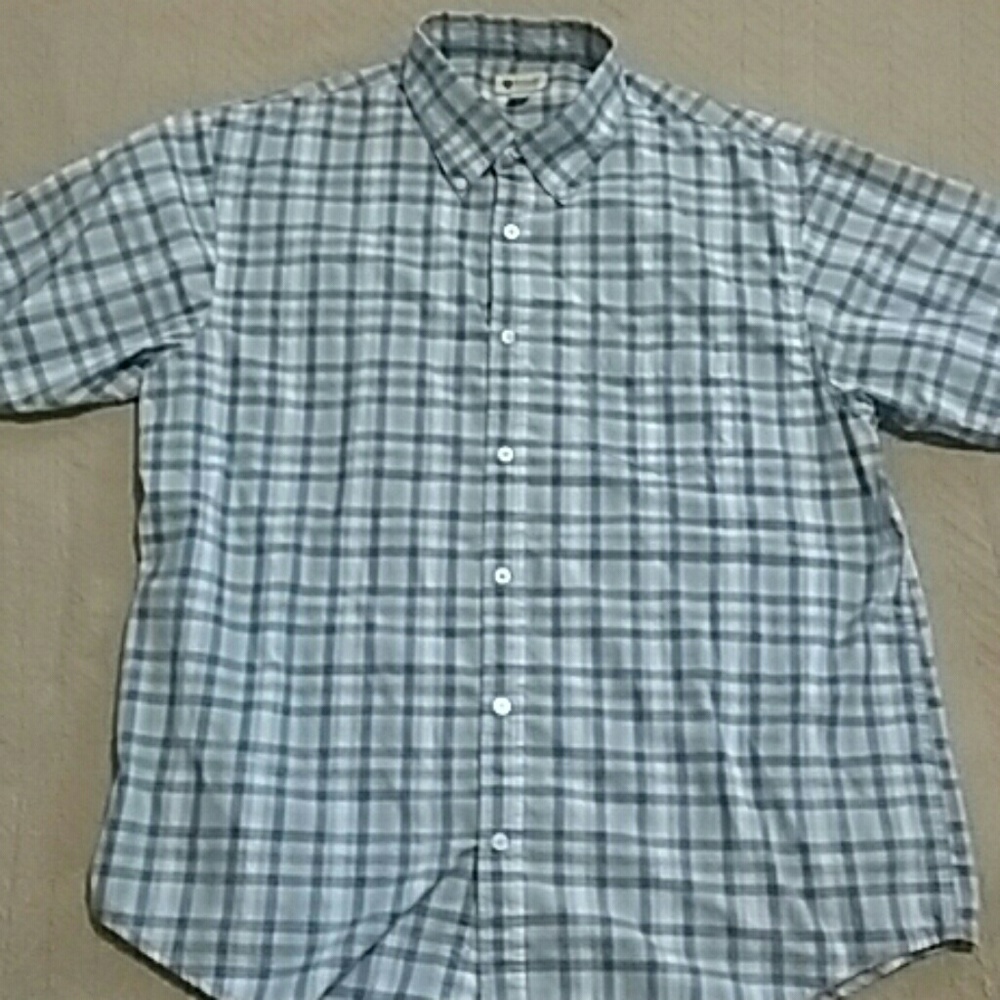 HAGGAR SHORT SLEEVE EUC